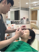 Facial treatment moment